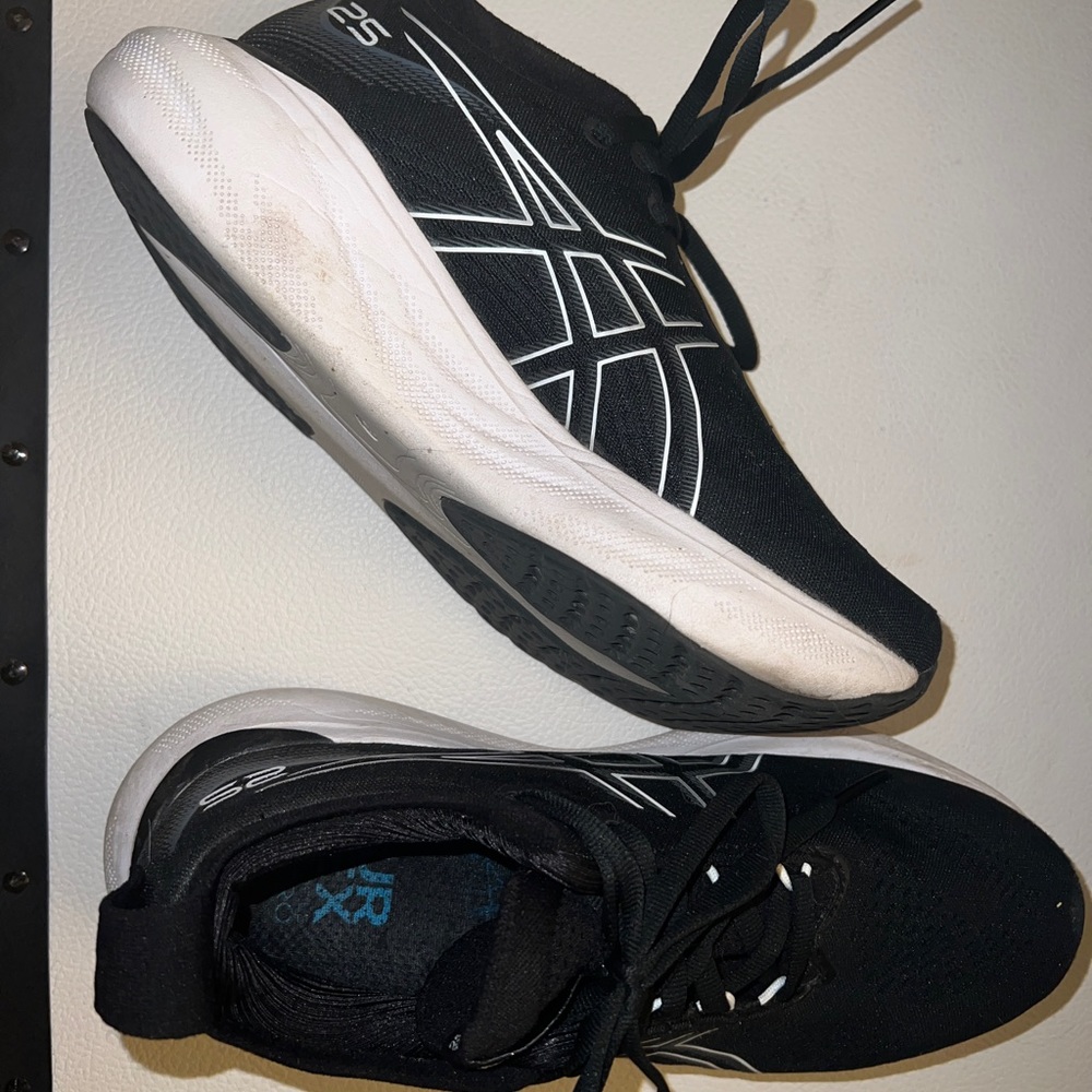 ASICS Gel- Nimbus 25